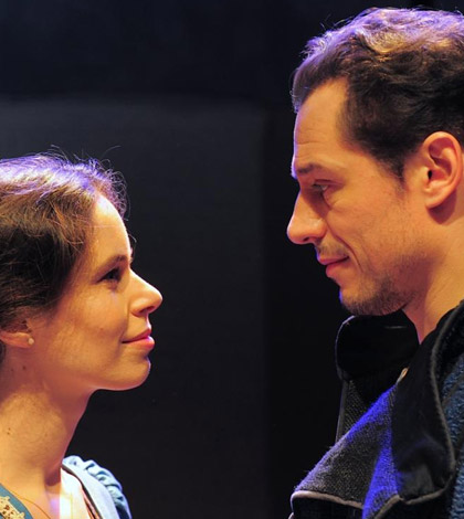 Stefano Accorsi con Nina Savary