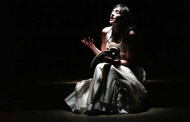 Elena Bucci "In canto e in veglia" - foto di Claudio Simeone