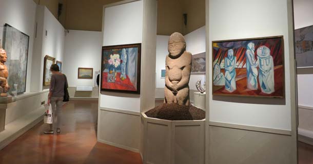 Una sala della mostra "L’Avanguardia russa, la Siberia e l’Oriente"