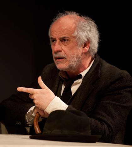 Toni Servillo in "Le voci di dentro" - foto Fabio Esposito