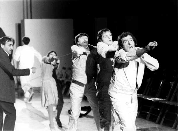 Cricot di Tadeusz Kantor durante le prove La Classe morta, 1979. Foto di François Derenne.