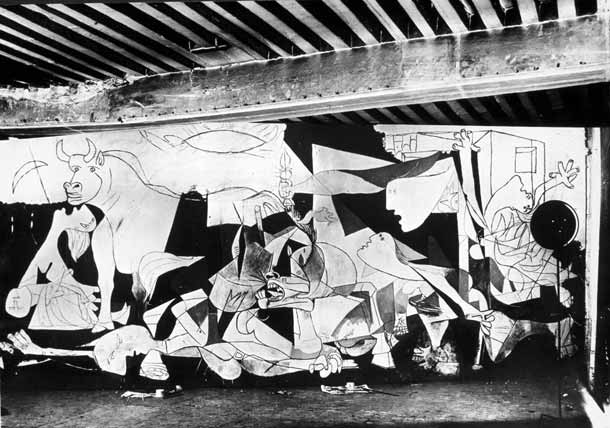 Dora Maar - Dora Maar Reportage sur l'évolution de Guernica, 1937 Gelatina al bromuro d'argento, cm 17,9x23,9 Madrid, Museo Nacional Centro de Arte Reina Sofía © Dora Maar, by SIAE 2013 photo credit: Archivo Fotografico Museo Nacional Centro de Arte Reina Sofía, Madrid