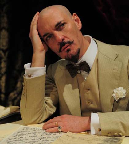 Gabriele d'Annunzio tra amori e battaglie - con Edoardo Sylos Labini; regia Francesco Sala