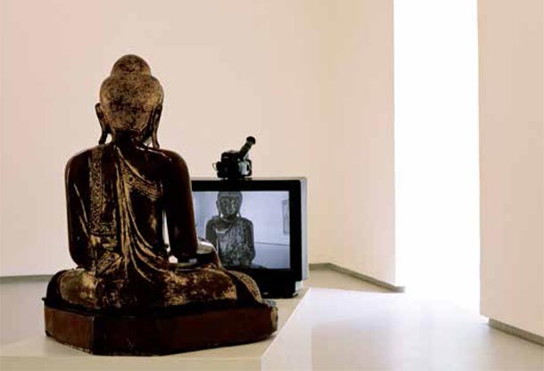 Nam June Paik, TV Buddha, 1985. Collezione Pierluigi, Natalina Remotti. Foto Paola Mattioli