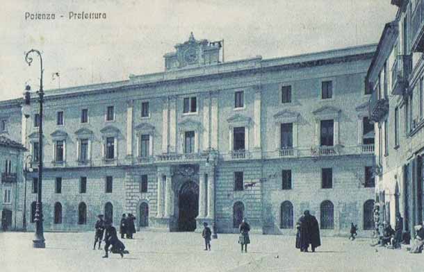 Piazza Prefettura, Potenza. Cartolina d’epoca, collezione privata