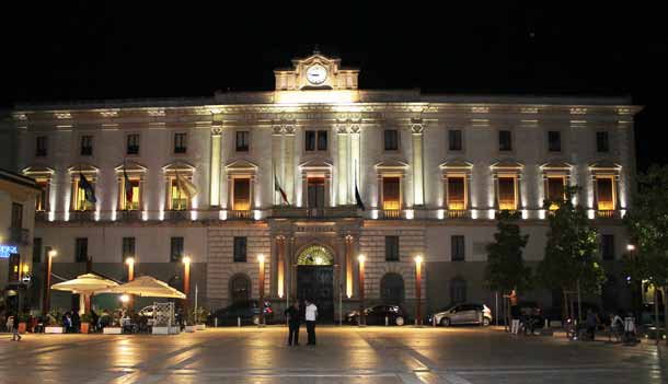 Piazza Mario Pagano. Palazzo della Prefettura, agosto 2014
