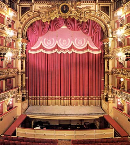 Il Teatro Bellini di Napoli