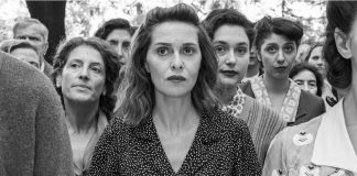 Paola Cortellesi è Delia, in "C'è ancora domani".