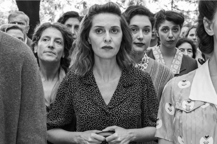 Paola Cortellesi è Delia, in "C'è ancora domani".