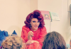 La Drag Queen Cristina Prenestina in uno degli eventi dedicati alla lettura di libri per l'infanzia.