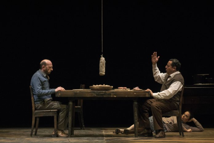 Carlo De Ruggieri e Massimo De Lorenzo in "4-5-6" di Mattia Torre. Carlo De Ruggieri e Massimo De Lorenzo in "4-5-6" di Mattia Torre.