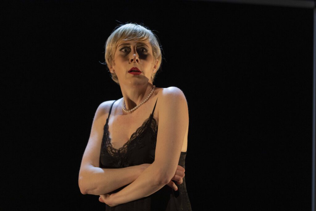 Giada Prandi in una scena di "Anna Cappelli" per la regia di Renato Chiocca.