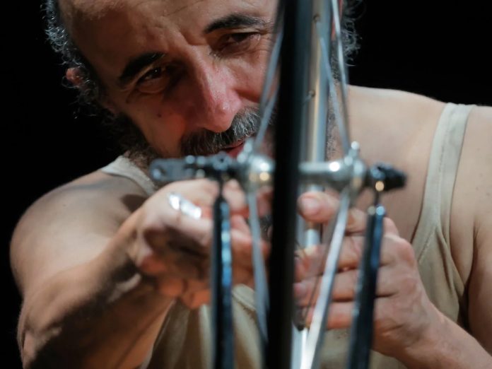 Camillo Grassi con "Il condor" in scena al Teatro belli di Roma dal 23 al 25 febbraio 2024. Camillo Grassi con "Il condor" in scena al Teatro belli di Roma dal 23 al 25 febbraio 2024.
