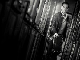 Andrew Scott nei panni di Tom Ripley, protagonista della serie Netflix.