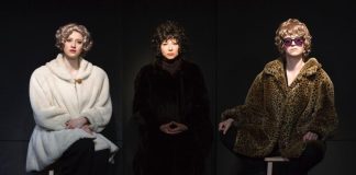 Sara Putignano, Viviana Altieri, Elisabetta Mandatario in "Signorotte" in scena al Teatro Lo Spazio dal 26 al 28 aprile 2024.