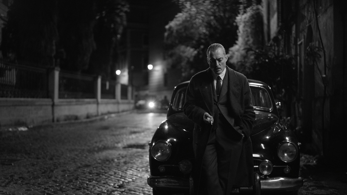 Maurizio Lombardi nei panni dell'ispettore Pietro Ravini in "Ripley".