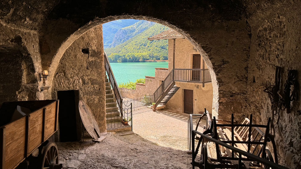Castel Toblino © fermataspettacolo.it