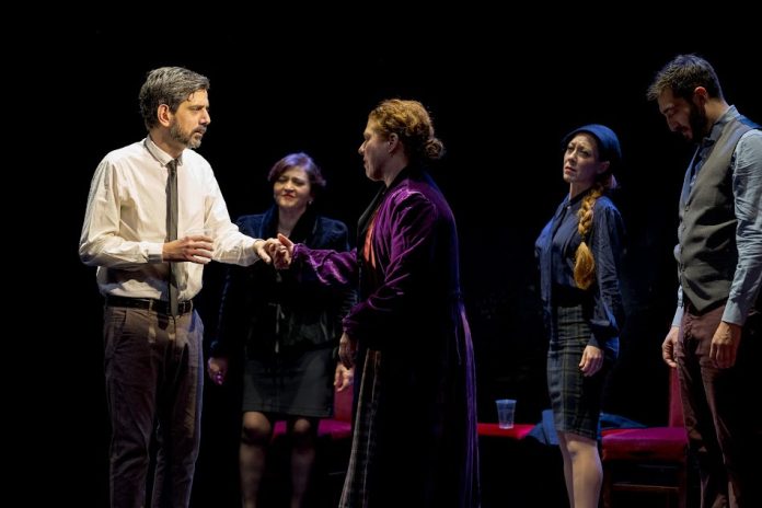 I Bugiardini ne "L'uomo che beveva troppo" in scena al Teatro Belli di Roma il 4 gennaio 2025. I Bugiardini ne "L'uomo che beveva troppo" in scena al Teatro Belli di Roma il 4 gennaio 2025.