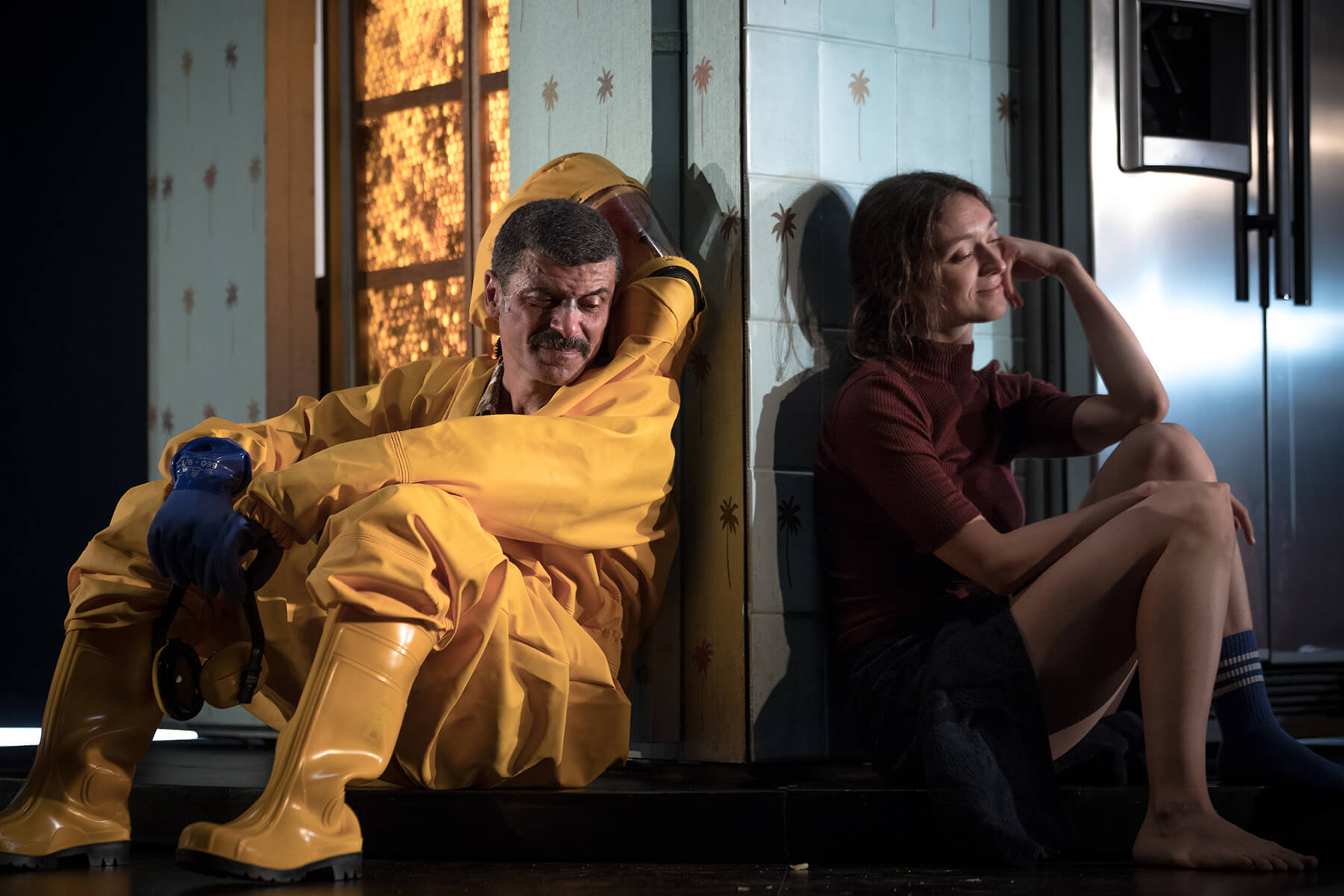 Primo e Alma in una scena de "Il ministero della solitudine".