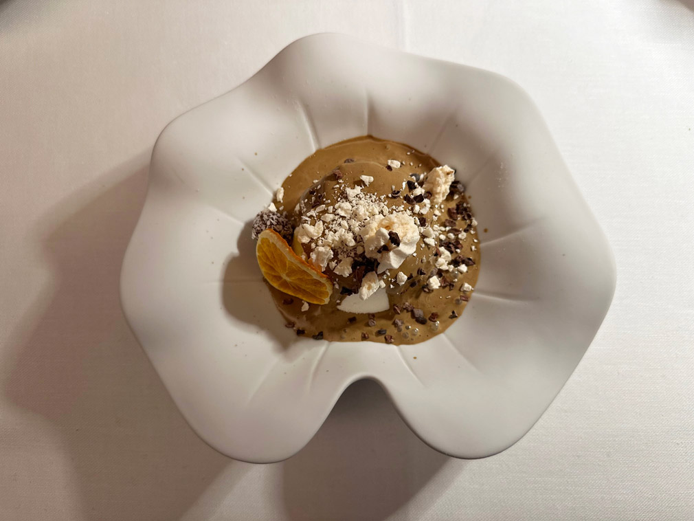 Panna ghiacciata al pepe Sichuan con bon-bon al cocco e liquirizia liquida @ Fermata Spettacolo