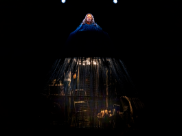 Lo stupefacente allestimento di "Felicissima Jurnata" con Antonella Morea e Dario Rea, in scena al Teatro Vascello di Roma dal 13 al 18 maggio 2025.