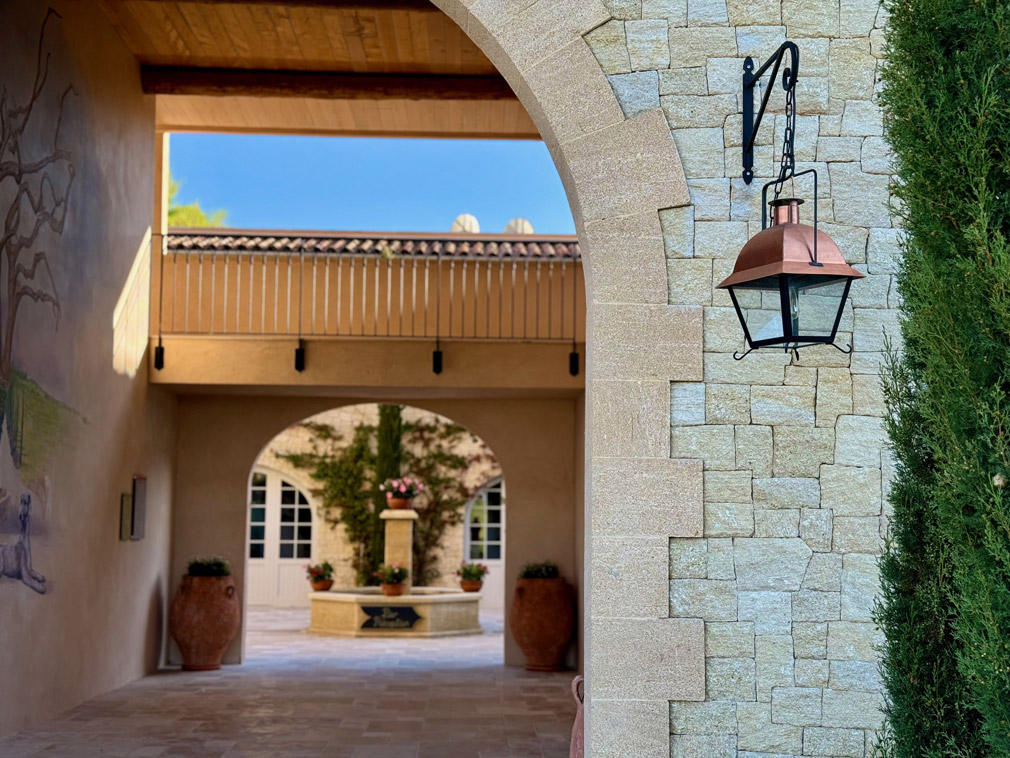 Auberge La Coste © Fermata Spettacolo