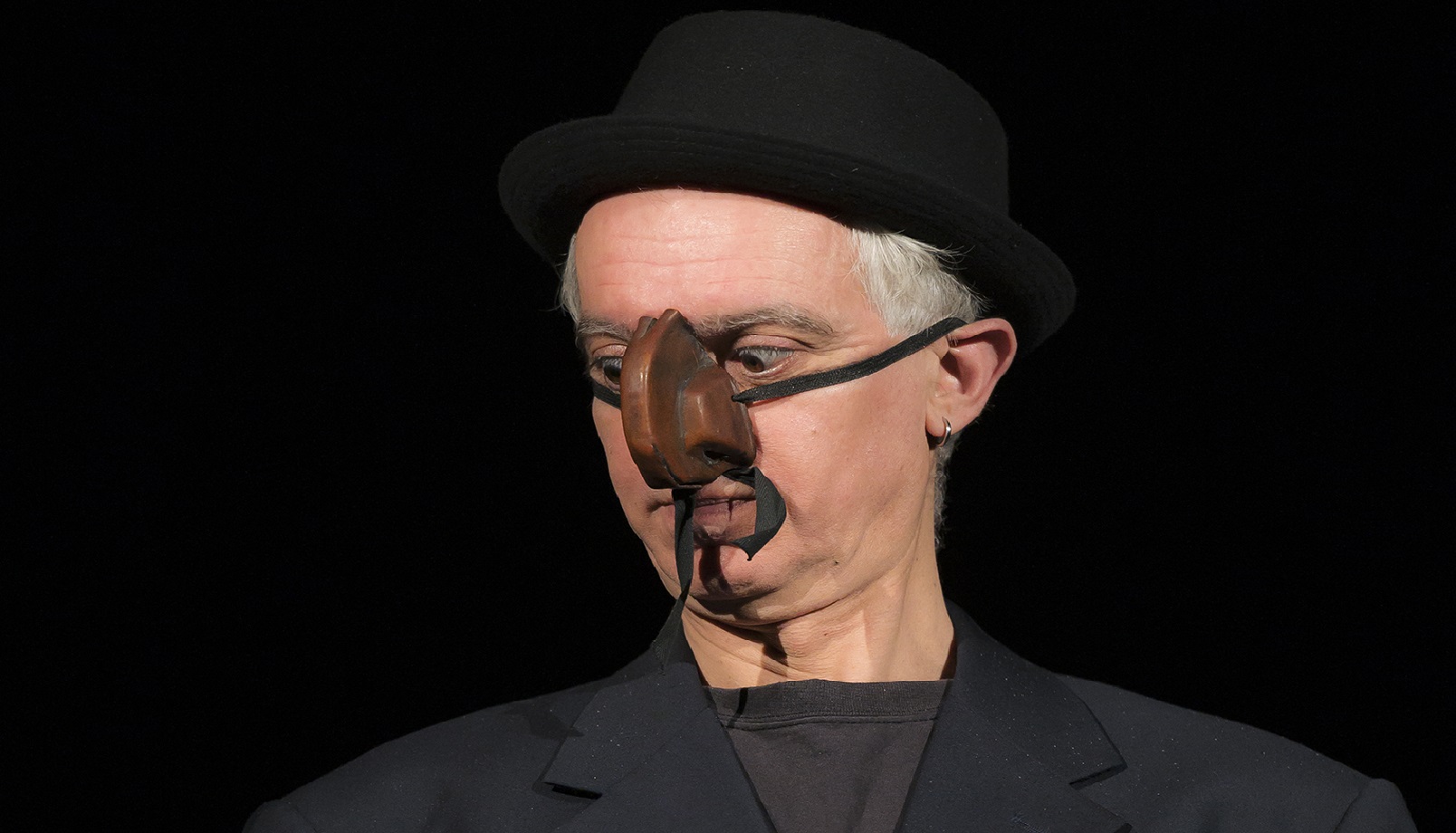 Andrea Cosentino in "Trash test" in scena a Carrozzerie n.o.t a Roma dal 9 all'11 maggio 2025.