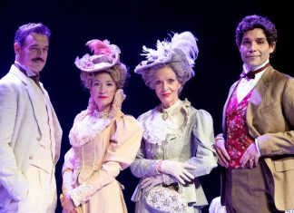 Ernest, una valigia e zia Augusta al Teatro Sala Umberto di Roma