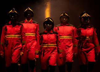 Il fuoco era la cura: Sotterraneo rilegge Bradbury tra presente e futuro di Fahrenheit 451