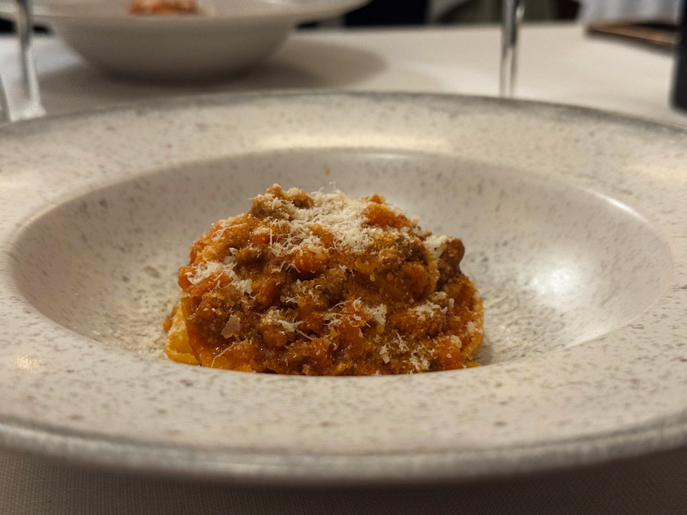 Tagliatelle al ragù tradizionale © Fermata Spettacolo