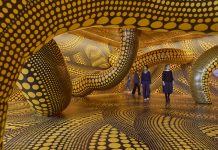 Installation view «Yayoi Kusama», Fondation Beyeler, Riehen/Basel, 2025 Infinity Mirrored Room – Illusion Inside the Heart, 2025 © YAYOI KUSAMA Photo: Mark Niedermann