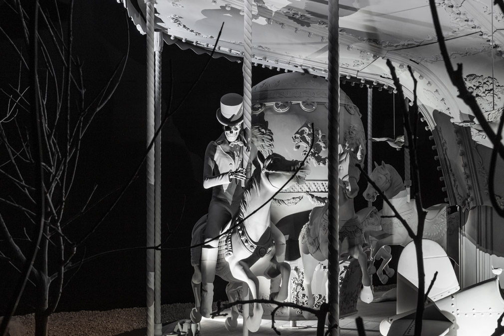 Hans Op de Beeck Danse Macabre, 2021 Sculptural Installation, 2021. 950 × 950 × 650 cm. Steel, aluminum, wood, polyester, polyamide, polyurethane, PVC coated nylon, plaster, coating Courtesy Associazione Culturale Dello Scompiglio Ph Leonardo Morfini
