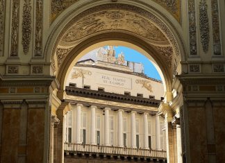 Teatro San Carlo di Napoli © Fermata Spettacolo