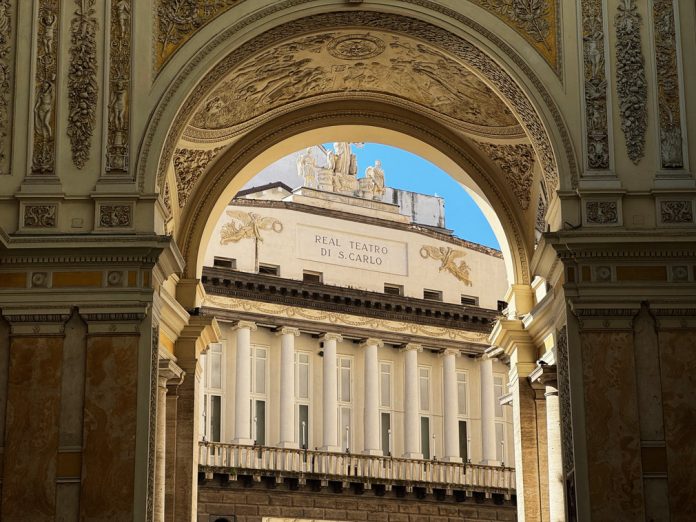 Teatro San Carlo di Napoli © Fermata Spettacolo