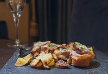 Maialino in crosta con patate © Fermata Spettacolo