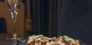 Maialino in crosta con patate © Fermata Spettacolo
