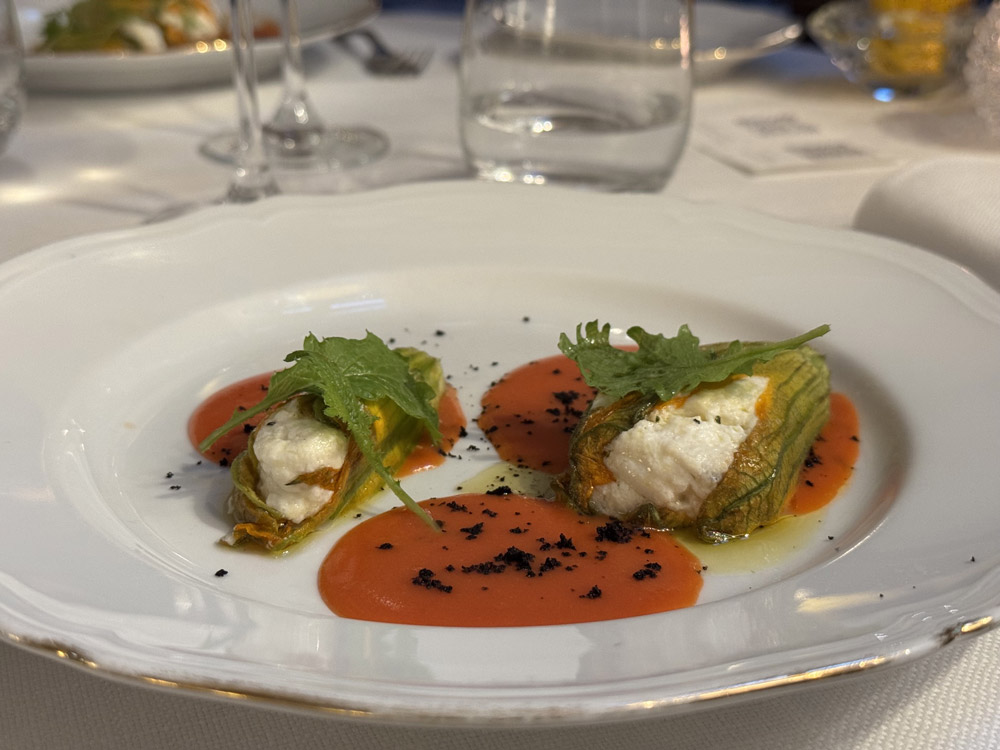 Fiori di zucchina ripieni di ricotta e menta © Fermata Spettacolo
