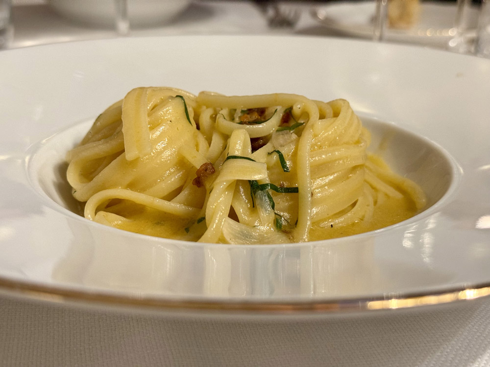 Linguine ai ricci di mare e limone © Fermata Spettacolo