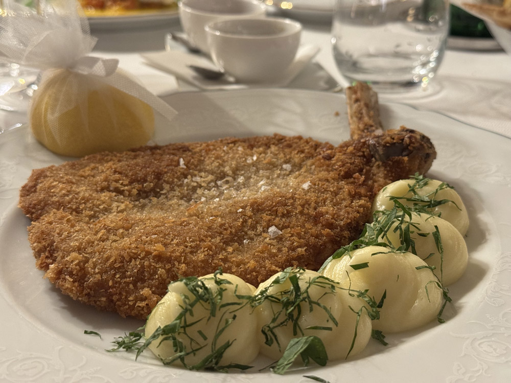 Costoletta di vitello alla milanese © Fermata Spettacolo
