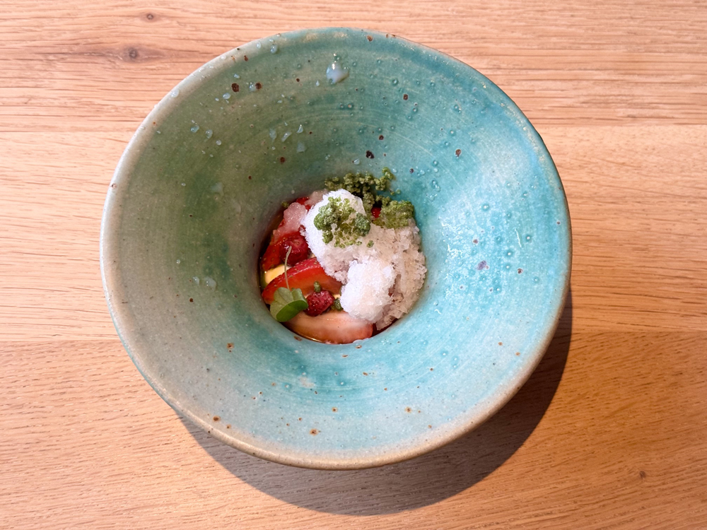Fragola, sweet vernal e pineapple weed © Fermata Spettacolo