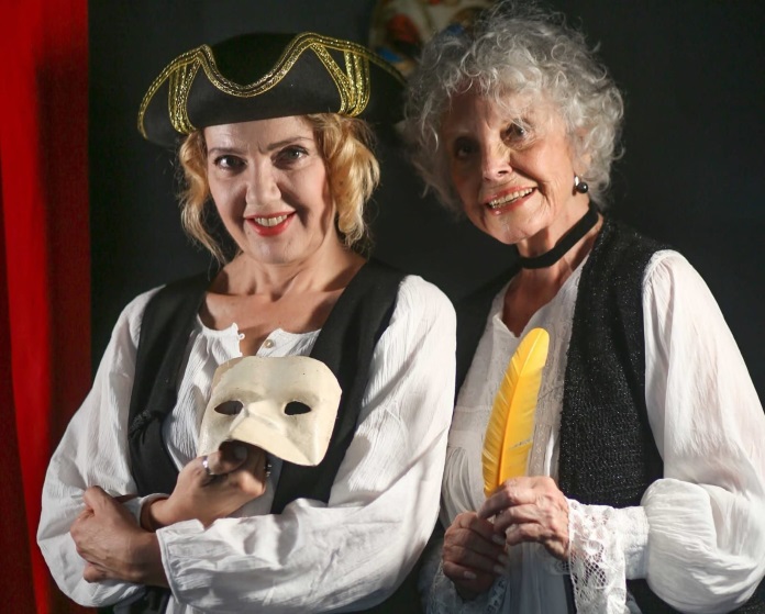 Beatrice Gregorini e Renata Zamengo in Erotico Veneziano
